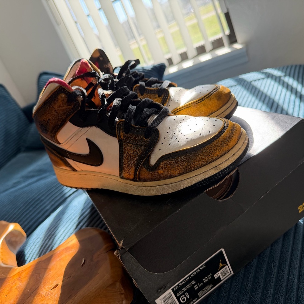 Nike Air Jordan 1 MID SE Black and Gold Sneakers